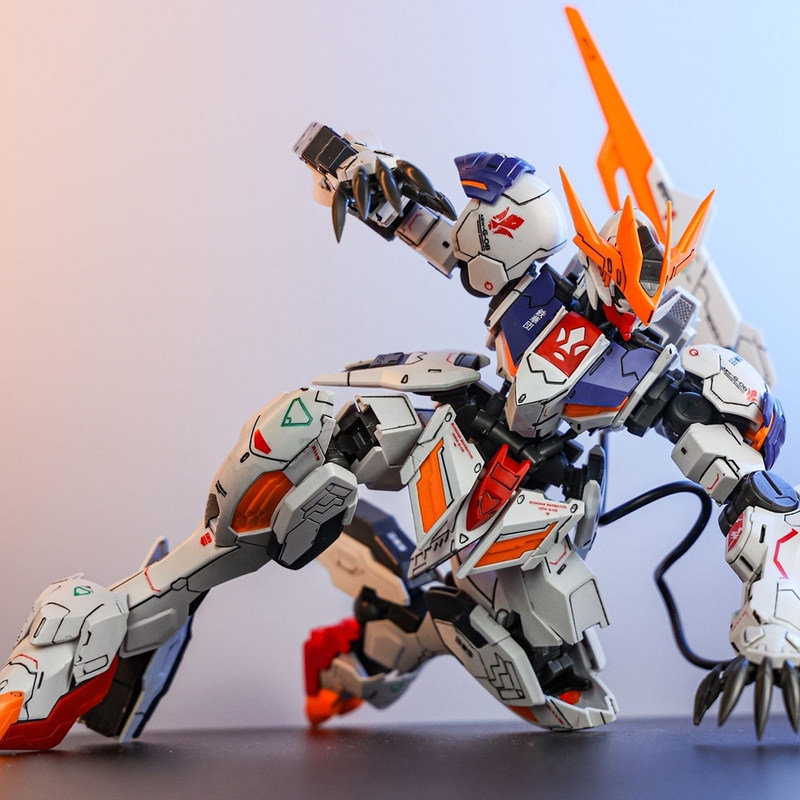 Max Tv03 1/100 Barbatos Lupus  - огляд і ціна Model Kit Barbatos