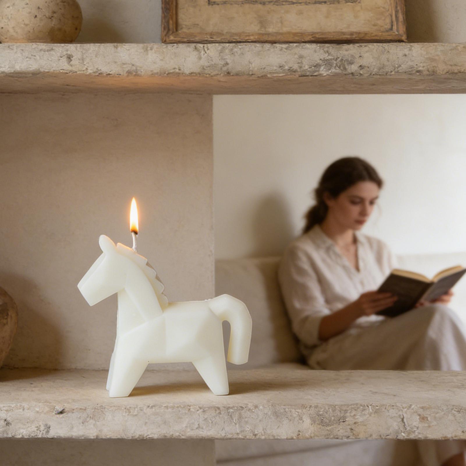 Horse Figure Scented Candle Tr - огляд і ціна Model Kit Horse