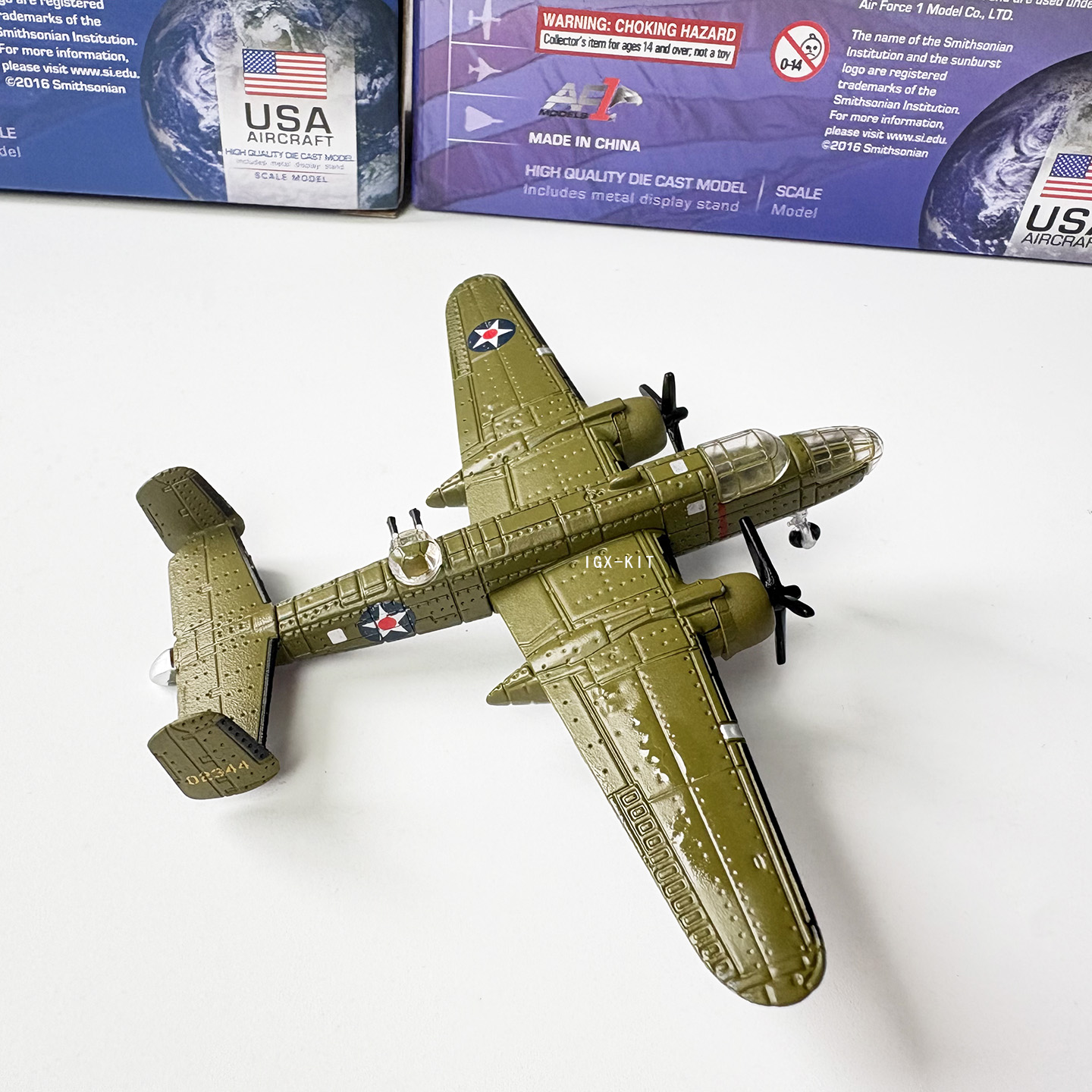 1/200 Scale WWII U.S. B-25 Mit - огляд і ціна Model Kit Plane